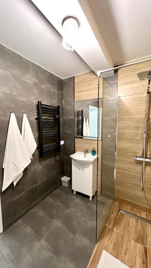 Aparthotel W Dolinie Stawow Zator By Housine Las Bagian luar foto