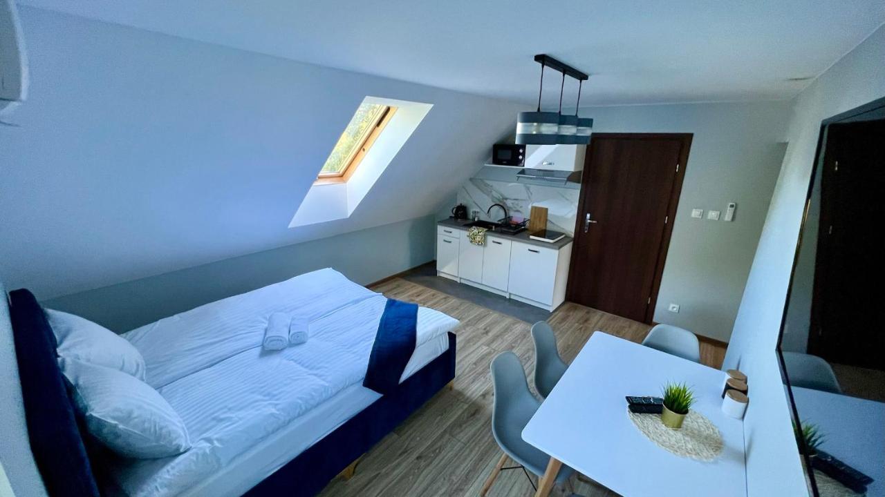 Aparthotel W Dolinie Stawow Zator By Housine Las Bagian luar foto