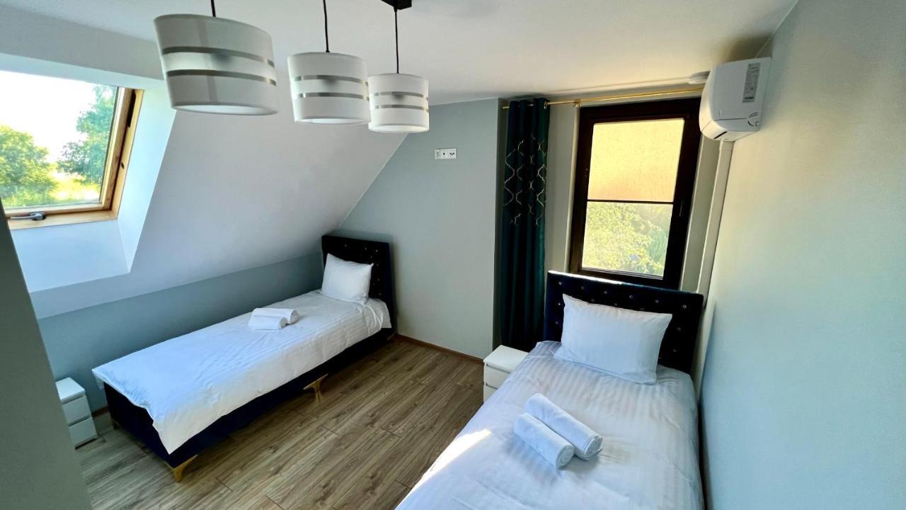 Aparthotel W Dolinie Stawow Zator By Housine Las Bagian luar foto