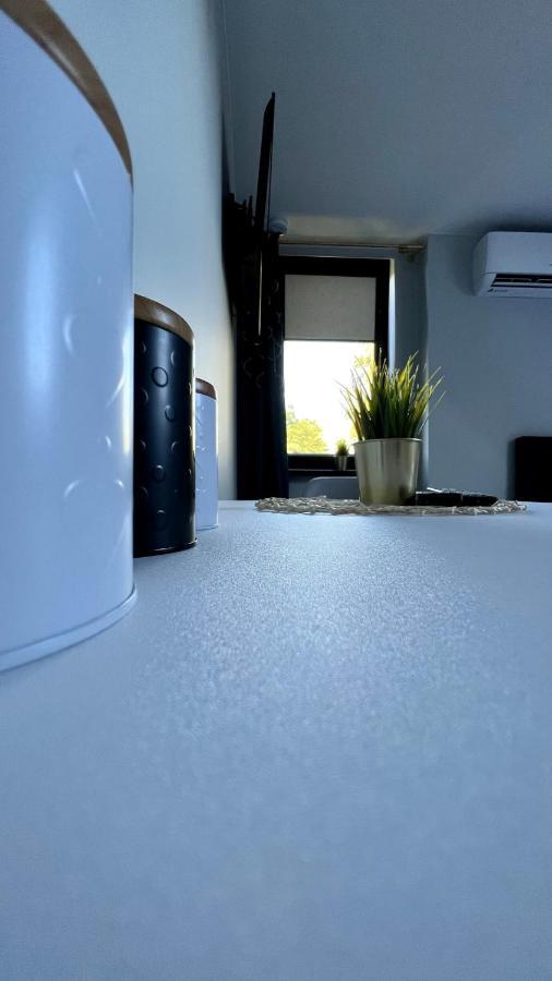 Aparthotel W Dolinie Stawow Zator By Housine Las Bagian luar foto