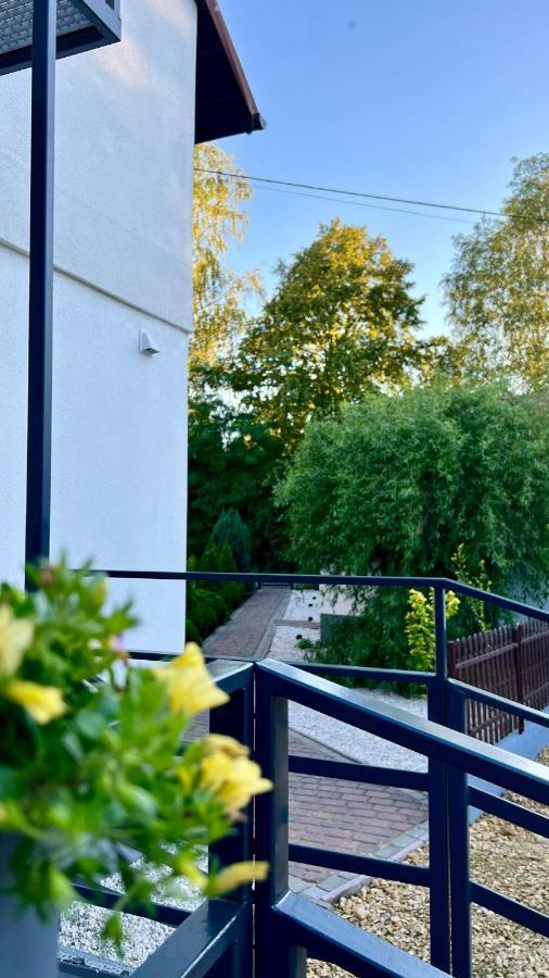Aparthotel W Dolinie Stawow Zator By Housine Las Bagian luar foto