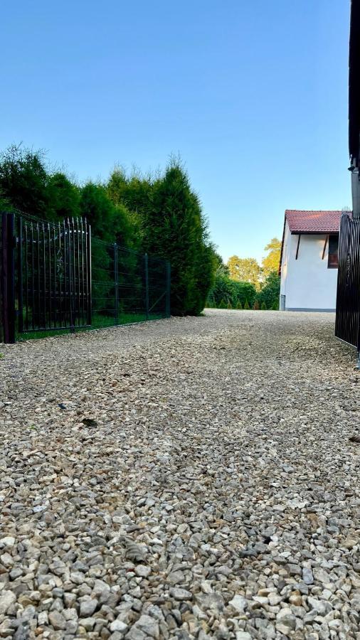 Aparthotel W Dolinie Stawow Zator By Housine Las Bagian luar foto