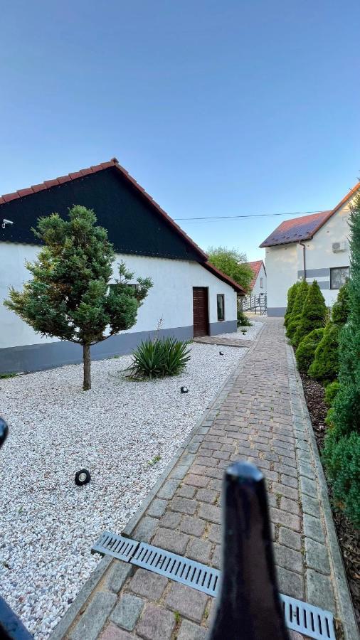 Aparthotel W Dolinie Stawow Zator By Housine Las Bagian luar foto