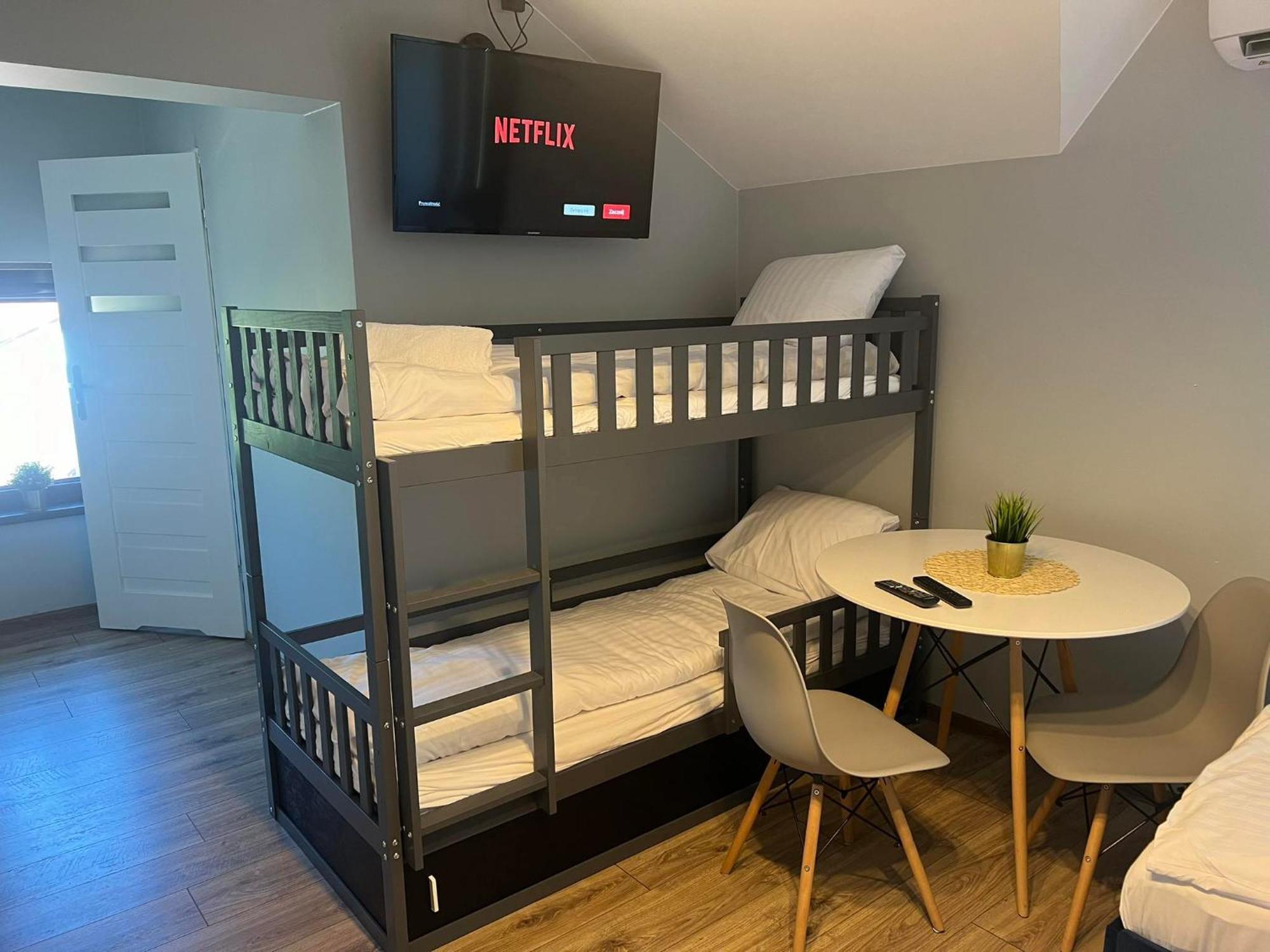Aparthotel W Dolinie Stawow Zator By Housine Las Ruang foto